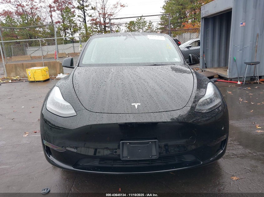 2025 Tesla Model Y Long Range Dual Motor Rear-Wheel Drive VIN: 7SAYGDED3SF246940 Lot: 43645134
