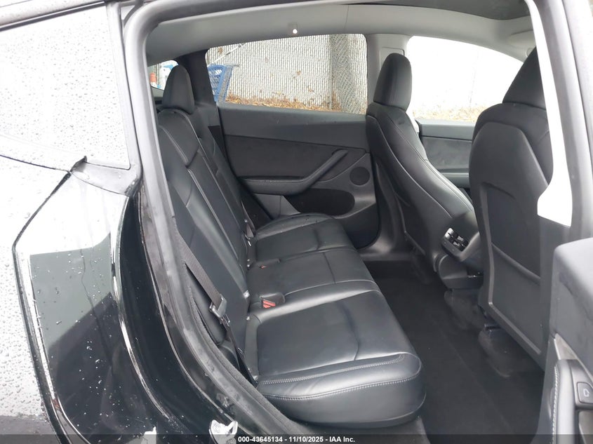 2025 Tesla Model Y Long Range Dual Motor Rear-Wheel Drive VIN: 7SAYGDED3SF246940 Lot: 43645134