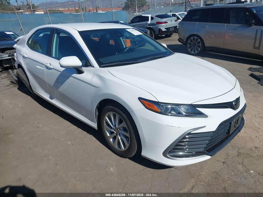TOYOTA CAMRY LE