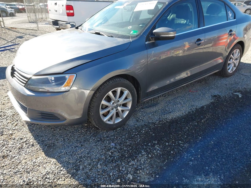 3VWB17AJ7EM392675 2014 VOLKSWAGEN JETTA photo no. 2