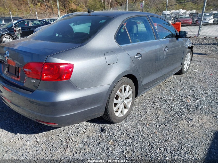 3VWB17AJ7EM392675 2014 VOLKSWAGEN JETTA photo no. 4