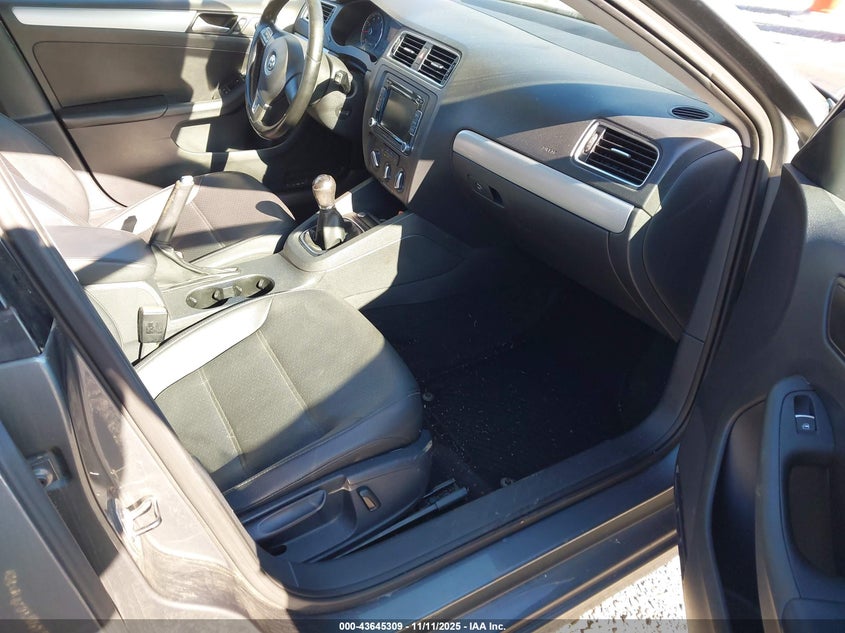 3VWB17AJ7EM392675 2014 VOLKSWAGEN JETTA photo no. 5