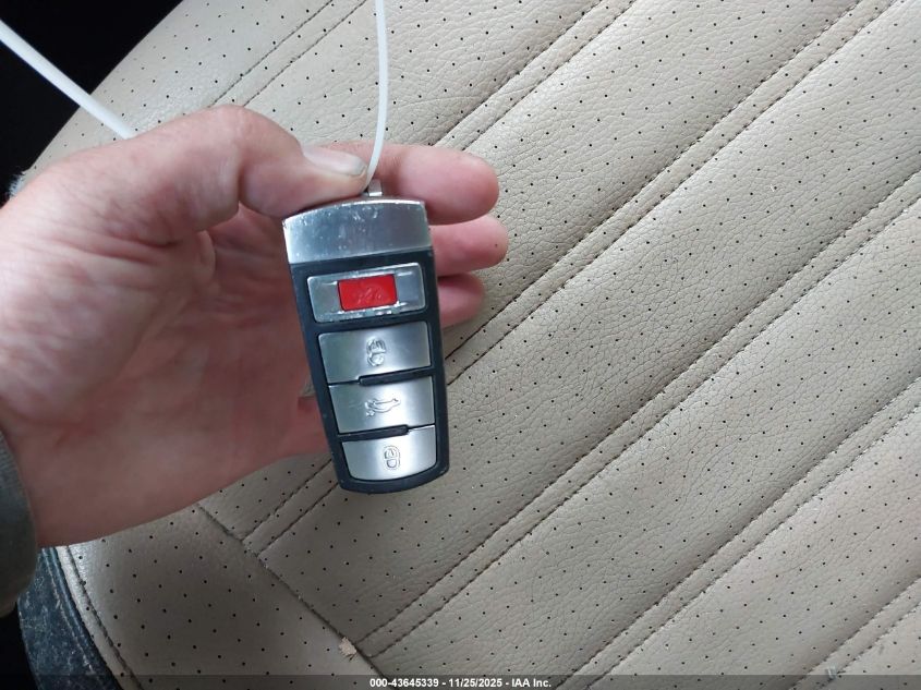 2013 Volkswagen Cc 2.0T Sport VIN: WVWBP7AN7DE555866 Lot: 43645339