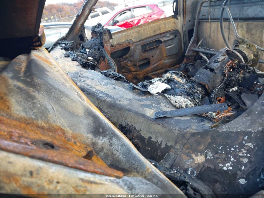 1998 GMC Sierra 2500 Hd Sl VIN: 1GTGK24R6WZ505820 Lot: 43645453