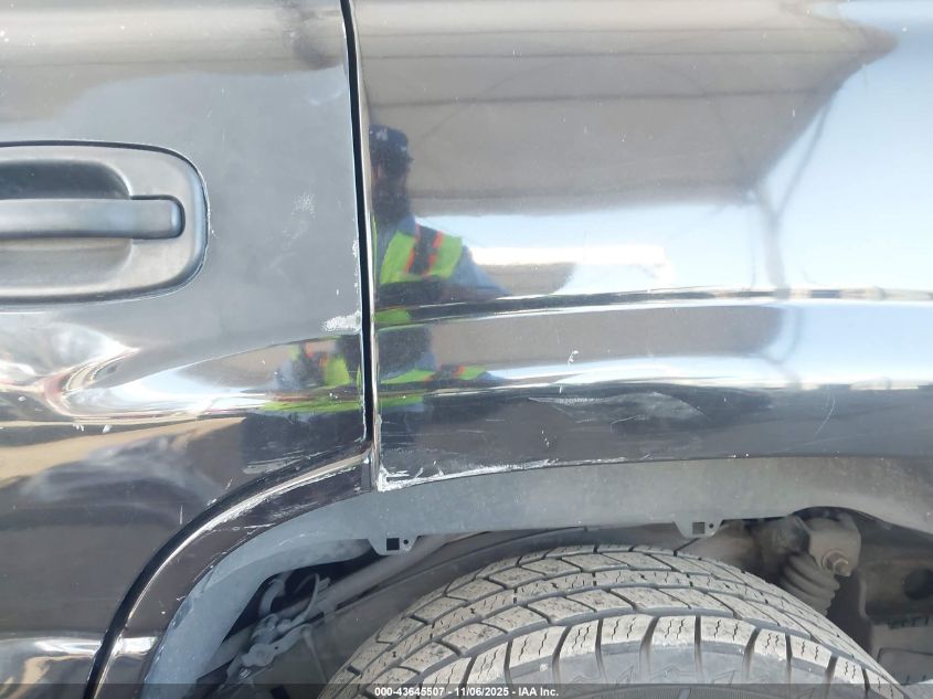 2004 Chevrolet Tahoe Ls VIN: 1GNEC13V64R236820 Lot: 43645507