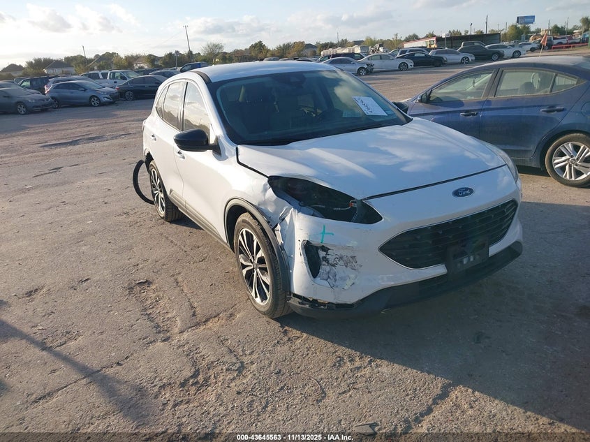 2021 FORD ESCAPE SE - 1FMCU0G68MUA46844