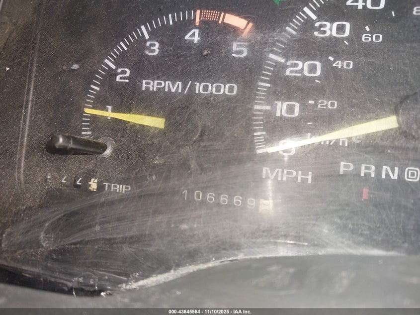 1995 GMC Suburban C2500 VIN: 1GKGC26K3SJ728083 Lot: 43645564