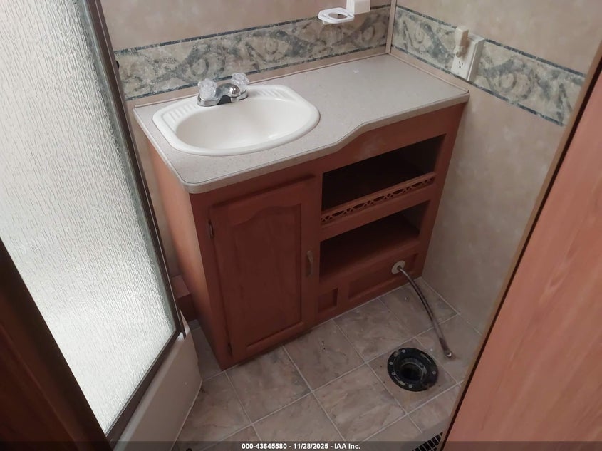 2006 Ford F550 Super Duty Stripped Chass VIN: 1F6NF53Y060A17654 Lot: 43645580