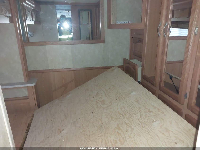 2006 Ford F550 Super Duty Stripped Chass VIN: 1F6NF53Y060A17654 Lot: 43645580