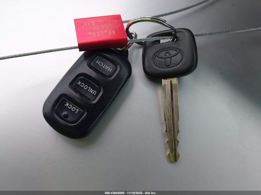 2004 Toyota Matrix Standard VIN: 2T1LR32E14C295781 Lot: 43645595