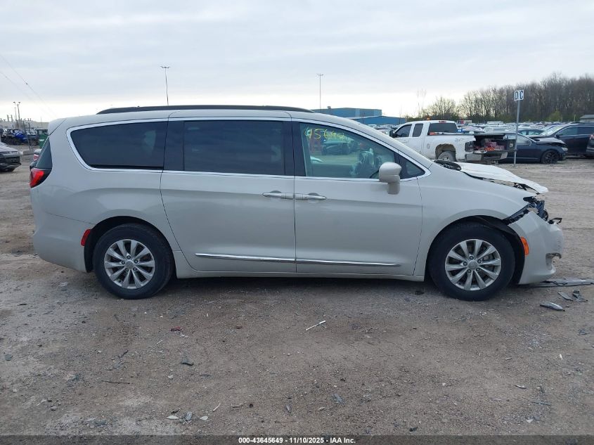 2017 Chrysler Pacifica Touring-L VIN: 2C4RC1BG5HR621802 Lot: 43645649