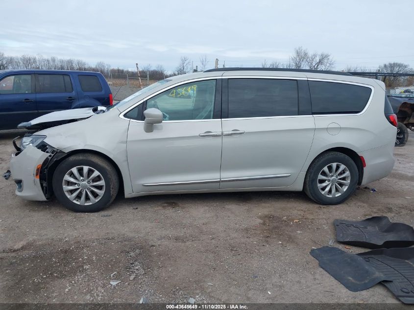 2017 Chrysler Pacifica Touring-L VIN: 2C4RC1BG5HR621802 Lot: 43645649