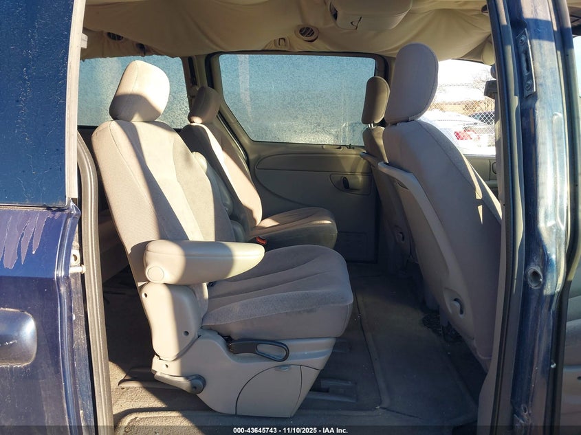 2003 Dodge Grand Caravan Sport VIN: 2D4GP44R83R283111 Lot: 43645743