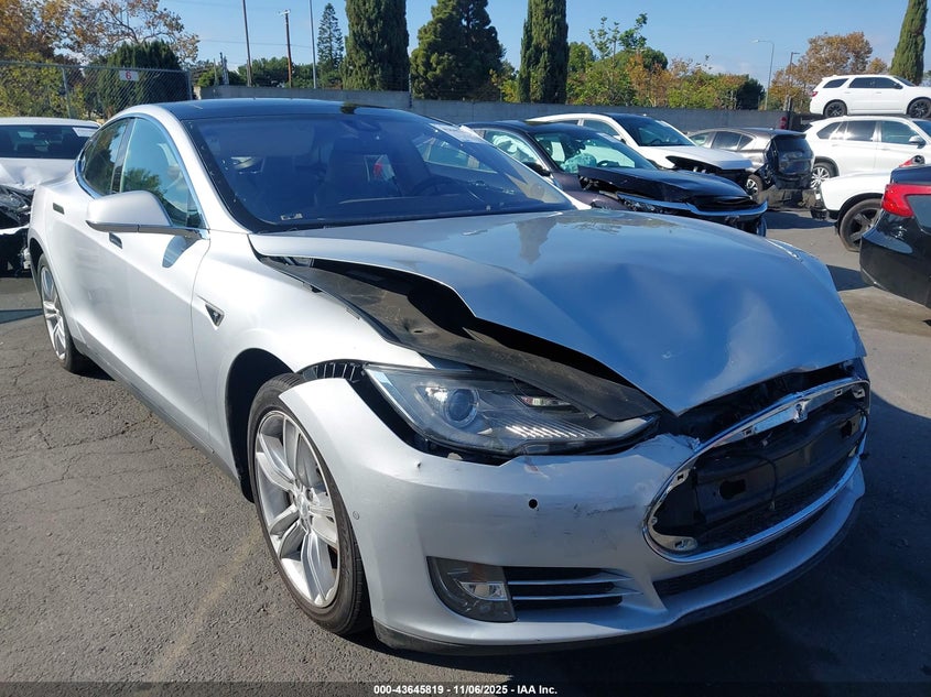 2014 Tesla Model S P85 VIN: 5YJSA1H11EFP61461 Lot: 43645819