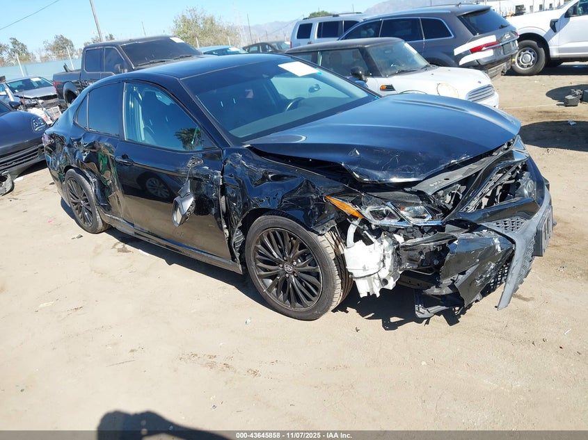 TOYOTA CAMRY SE NIGHTSHADE EDITION