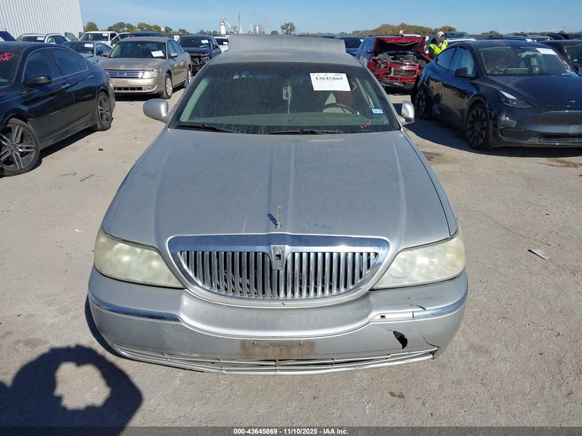 2003 Lincoln Town Car Executive VIN: 1LNHM81W23Y630094 Lot: 43645869