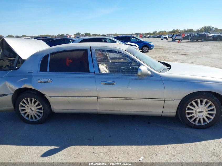 2003 Lincoln Town Car Executive VIN: 1LNHM81W23Y630094 Lot: 43645869
