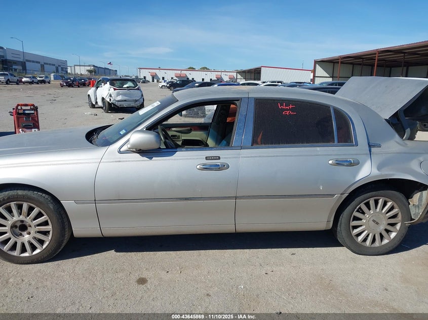 2003 Lincoln Town Car Executive VIN: 1LNHM81W23Y630094 Lot: 43645869