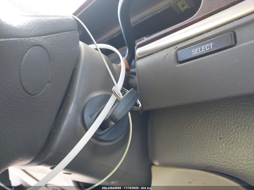 2003 Lincoln Town Car Executive VIN: 1LNHM81W23Y630094 Lot: 43645869