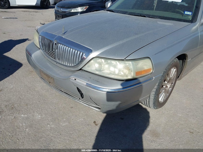 2003 Lincoln Town Car Executive VIN: 1LNHM81W23Y630094 Lot: 43645869