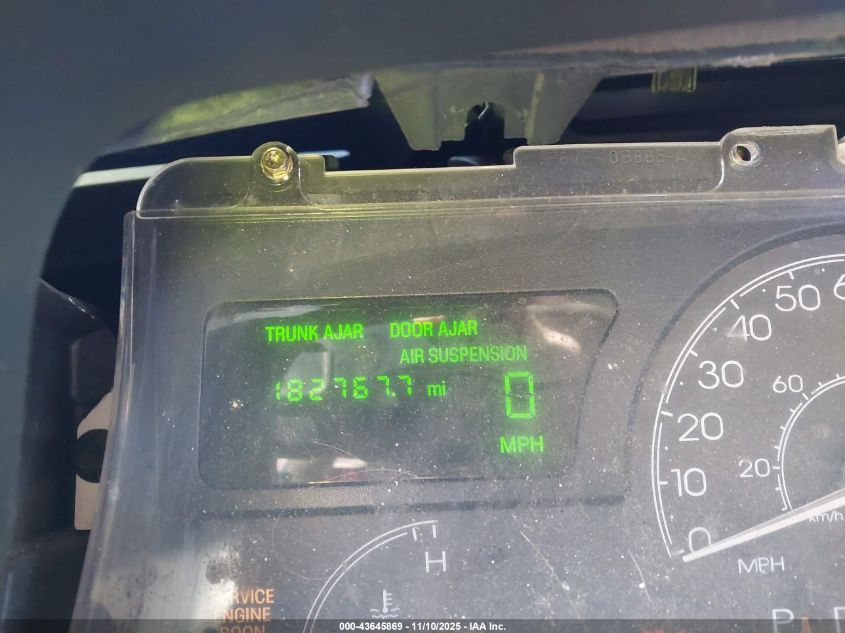 2003 Lincoln Town Car Executive VIN: 1LNHM81W23Y630094 Lot: 43645869