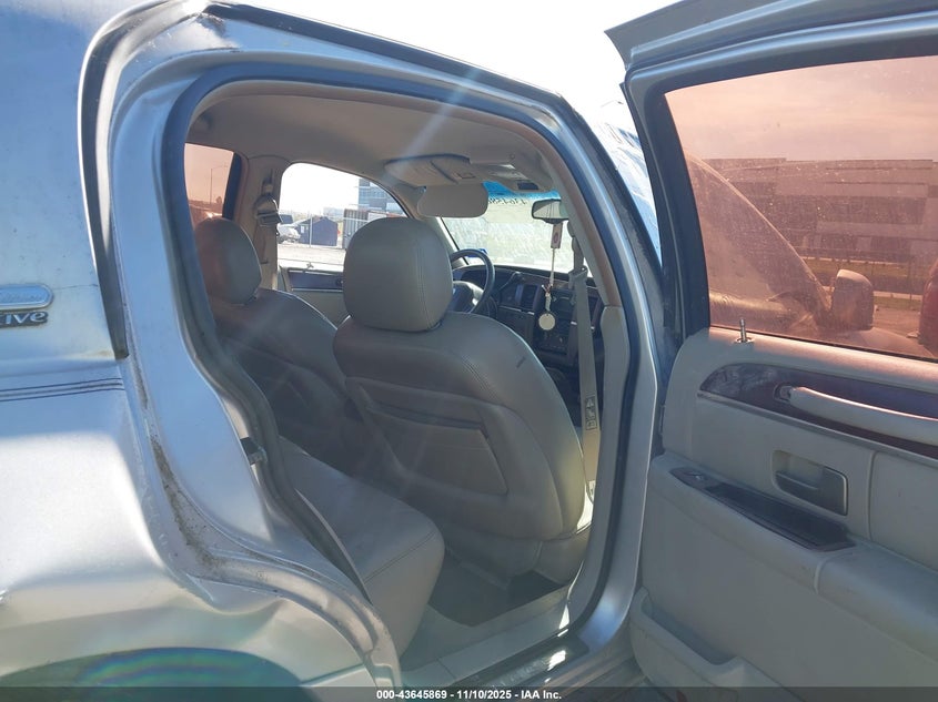 2003 Lincoln Town Car Executive VIN: 1LNHM81W23Y630094 Lot: 43645869