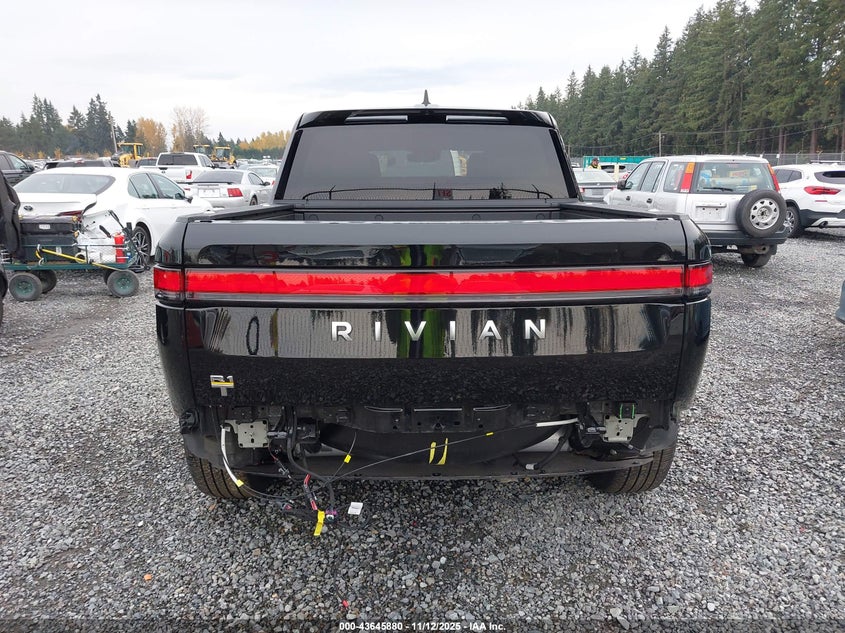 2023 Rivian R1T Adventure Quad Motor Large Pack VIN: 7FCTGAAA3PN017789 Lot: 43645880