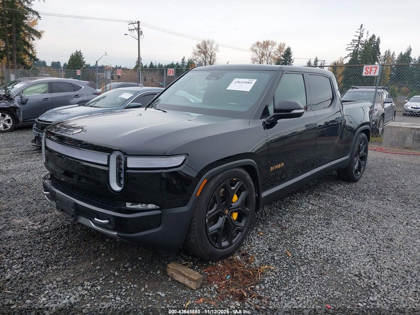 7FCTGAAA3PN017789 2023 RIVIAN R1T photo no. 2