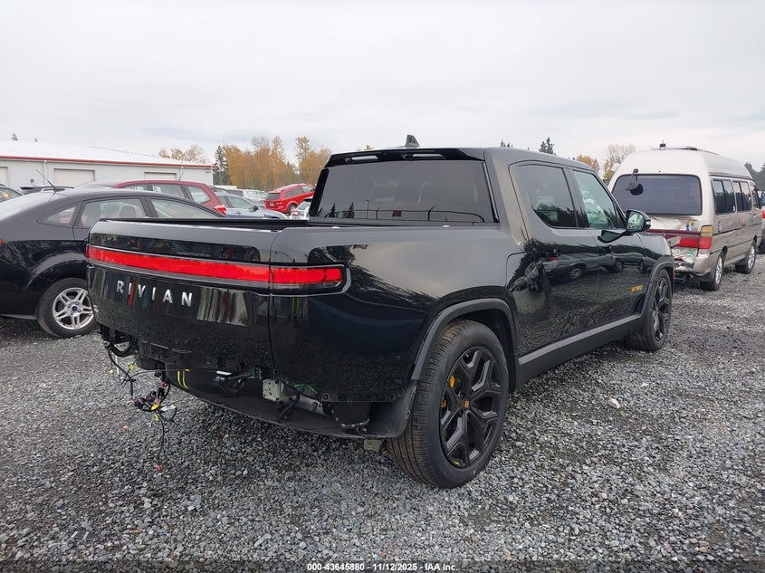 7FCTGAAA3PN017789 2023 RIVIAN R1T photo no. 4