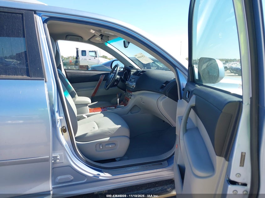 JTEDS42A282029553 2008 TOYOTA HIGHLANDER photo no. 5