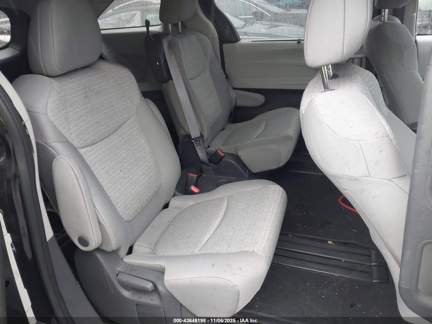 2021 Toyota Sienna Le VIN: 5TDKSKFC5MS021333 Lot: 43646198