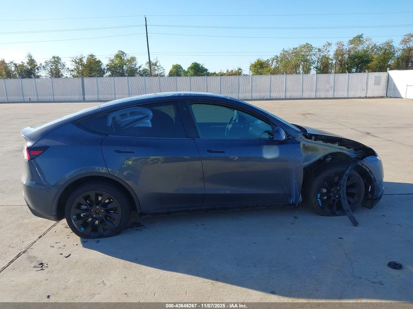 2023 Tesla Model Y Awd/Long Range Dual Motor All-Wheel Drive VIN: 7SAYGDEEXPA117249 Lot: 43646267