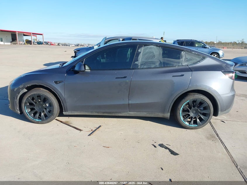 2023 Tesla Model Y Awd/Long Range Dual Motor All-Wheel Drive VIN: 7SAYGDEEXPA117249 Lot: 43646267