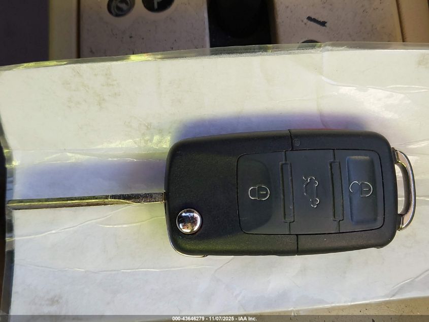 2007 Volkswagen New Beetle 2.5 VIN: 3VWRW31C57M512387 Lot: 43646279