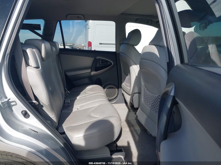 2007 Toyota Rav4 Limited V6 VIN: JTMZK31V176005874 Lot: 43646708