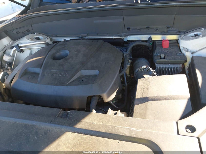 2016 VOLVO XC90 T5 MOMENTUM - YV4102XK4G1084770