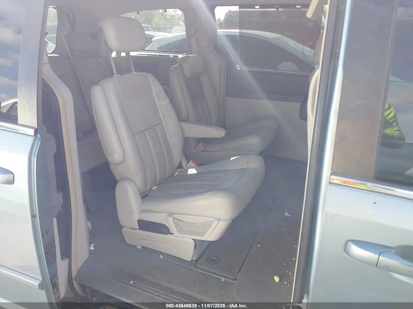 2008 Chrysler Town & Country Touring VIN: 2A8HR54PX8R790821 Lot: 43646839