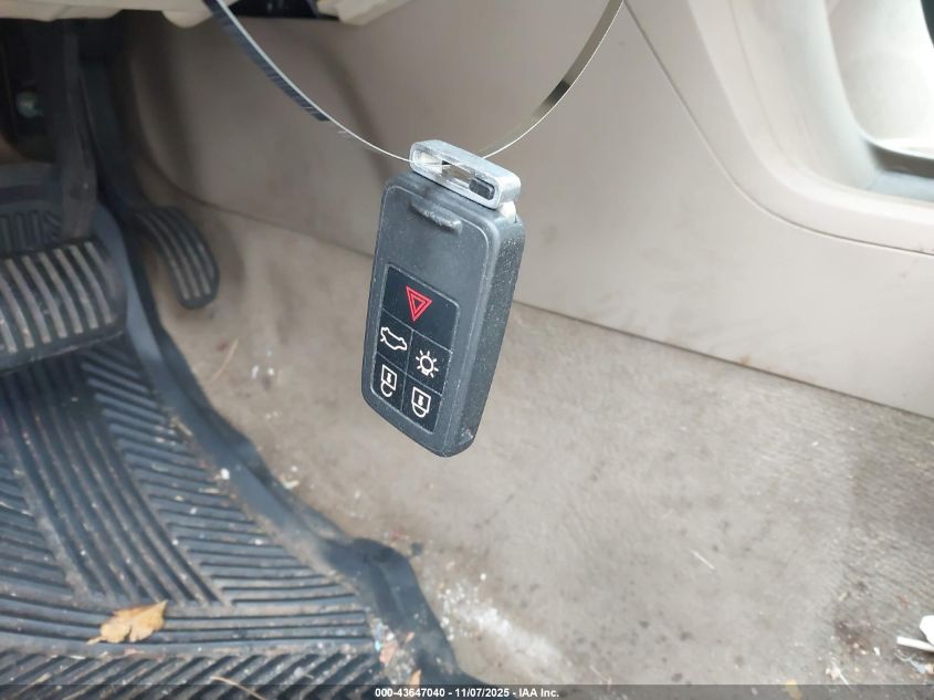 2008 Volvo V70 3.2 VIN: YV1BW982581054105 Lot: 43647040