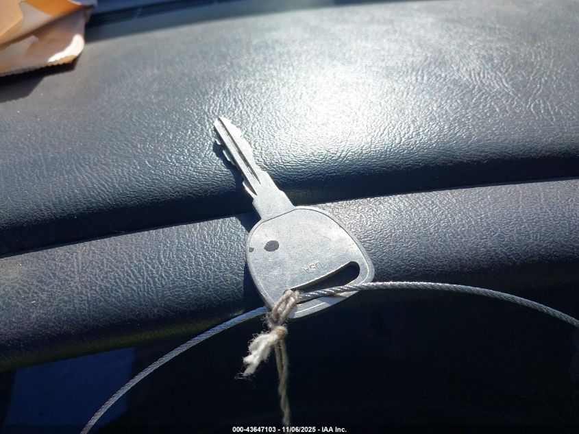 2001 Chevrolet Silverado 1500 VIN: 2GCEC19WX11201565 Lot: 43647103