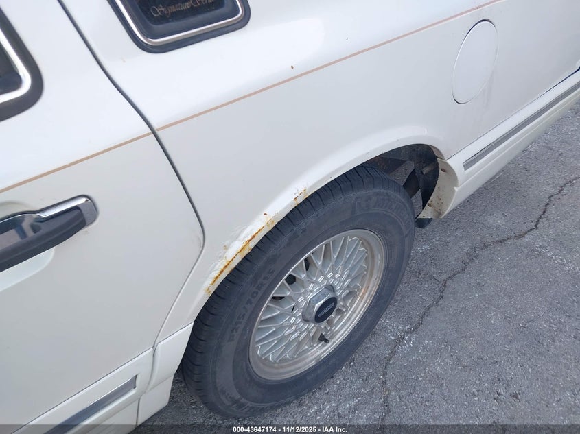 1996 Lincoln Town Car Sgn/Dmnd Anv/Cypress/Jn VIN: 1LNLM82WXTY679746 Lot: 43647174