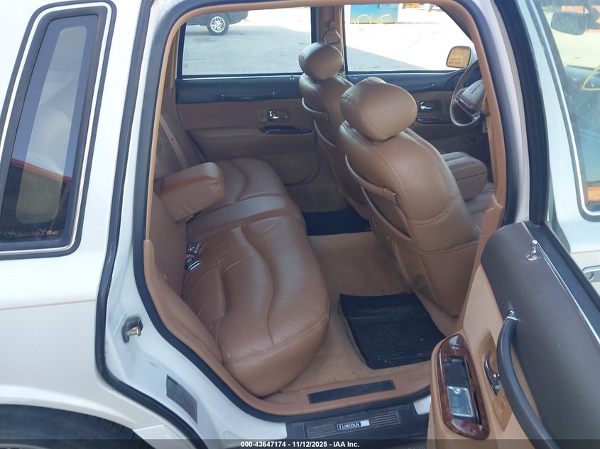 1996 Lincoln Town Car Sgn/Dmnd Anv/Cypress/Jn VIN: 1LNLM82WXTY679746 Lot: 43647174