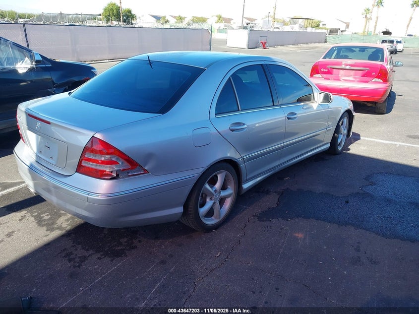 WDBRF64J05F634195 2005 MERCEDES-BENZ C-KLASSE photo no. 4