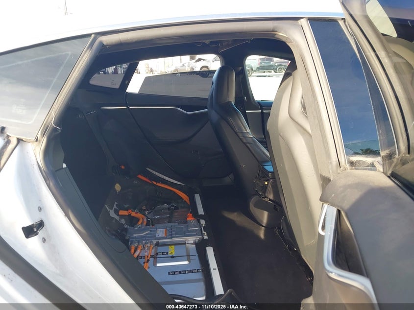 2015 Tesla Model S 60/70/85 VIN: 5YJSA1E13FF120186 Lot: 43647273