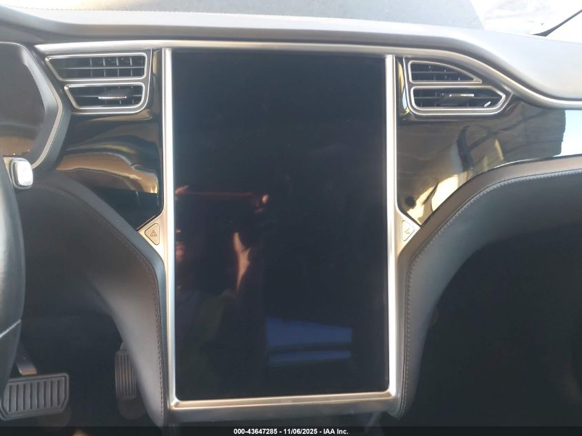 2016 Tesla Model X 60D/70D/75D/90D/P100D VIN: 5YJXCBE27GF027090 Lot: 43647285