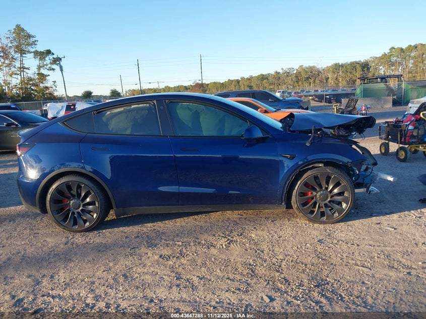 2022 Tesla Model Y Performance Dual Motor All-Wheel Drive VIN: 7SAYGDEF0NF414457 Lot: 43647288