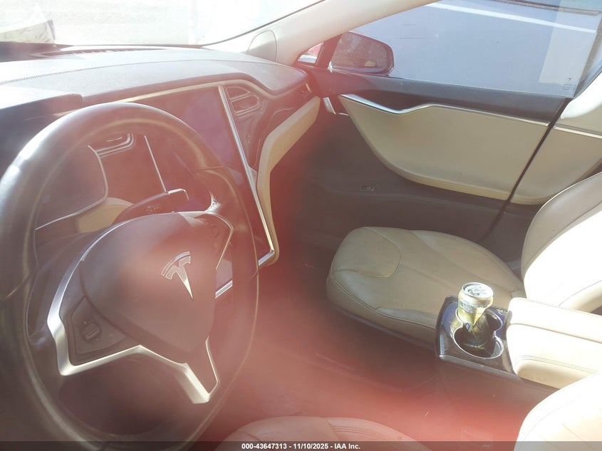 2015 Tesla Model S VIN: 5YJSA1H1XFFP75800 Lot: 43647313