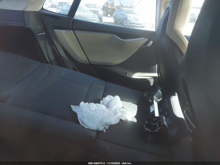 2015 Tesla Model S VIN: 5YJSA1H1XFFP75800 Lot: 43647313