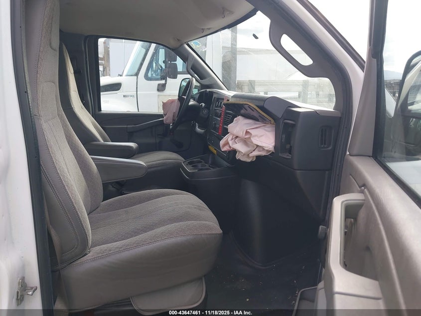 2017 Chevrolet Express Cutaway Work Van VIN: 1GB0GRFF9H1293726 Lot: 43647461