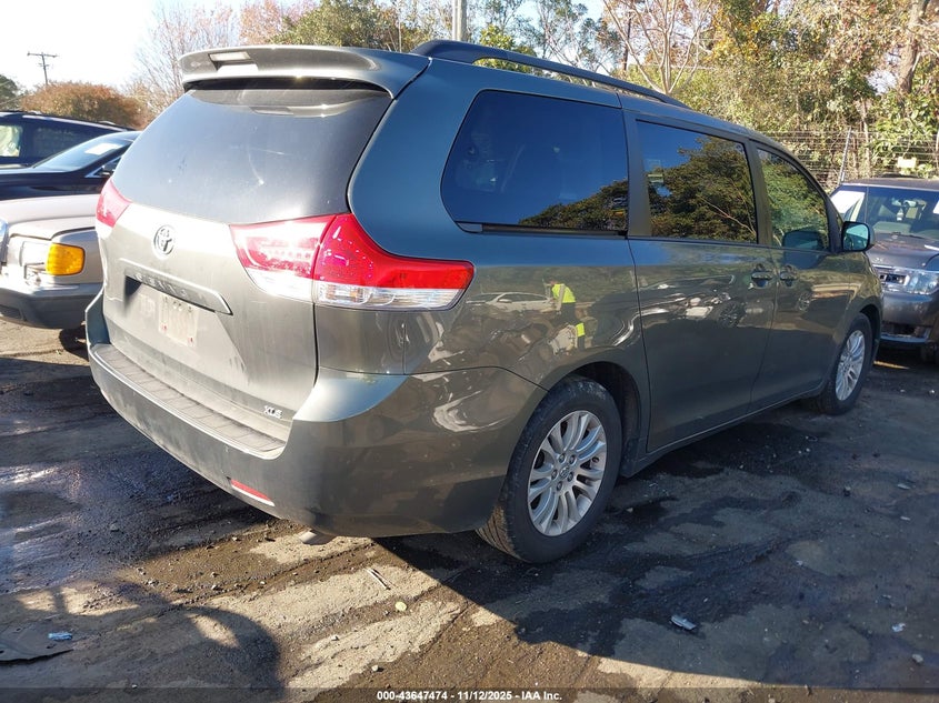 5TDYK3DC9ES472592 2014 TOYOTA SIENNA photo no. 4