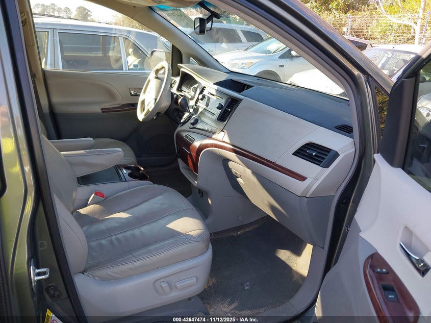 5TDYK3DC9ES472592 2014 TOYOTA SIENNA photo no. 5